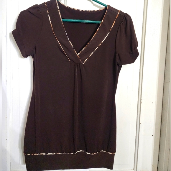 Maurices Tops - 👸👕🐆 Maurices Deep Vneck Cap sleeved top in size Small